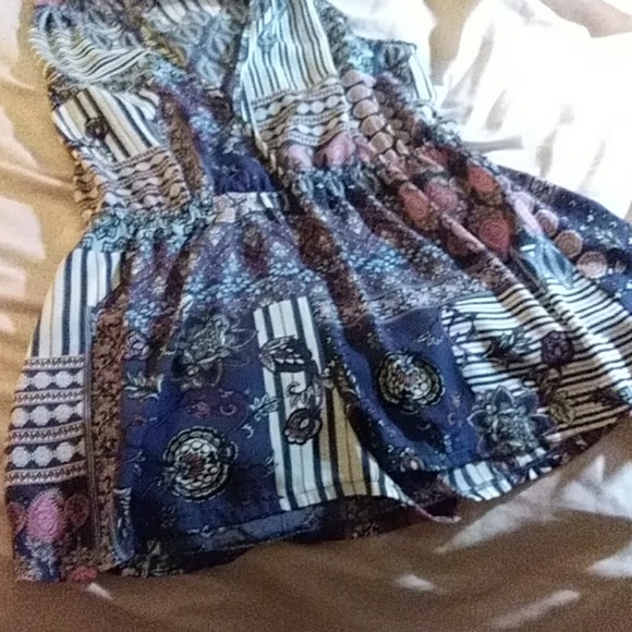 Timing large shorts romper- Bin A - Picture 3 of 4